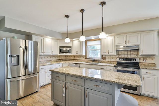 4074 OLD SENTRY RD, Allentown, PA 18104