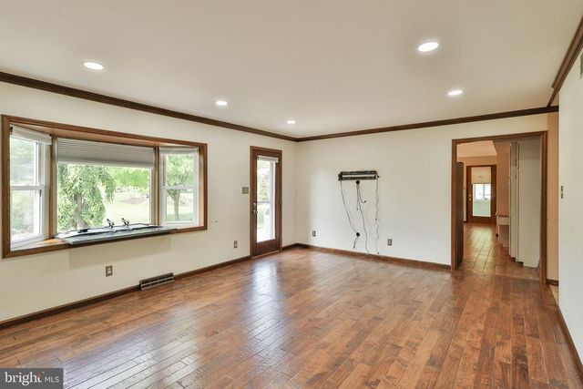 4074 OLD SENTRY RD, Allentown, PA 18104