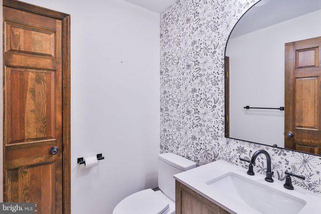 4074 OLD SENTRY RD, Allentown, PA 18104