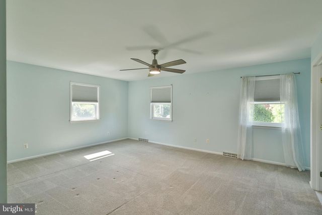4074 OLD SENTRY RD, Allentown, PA 18104