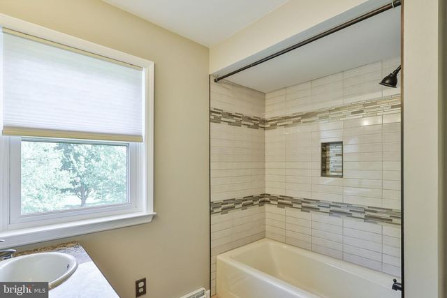 4074 OLD SENTRY RD, Allentown, PA 18104
