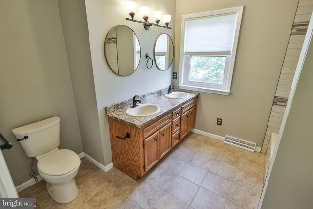 4074 OLD SENTRY RD, Allentown, PA 18104