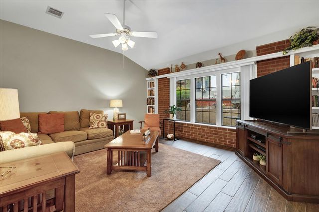 208 Quail Creek DR, San Marcos, TX 78666