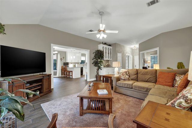 208 Quail Creek DR, San Marcos, TX 78666