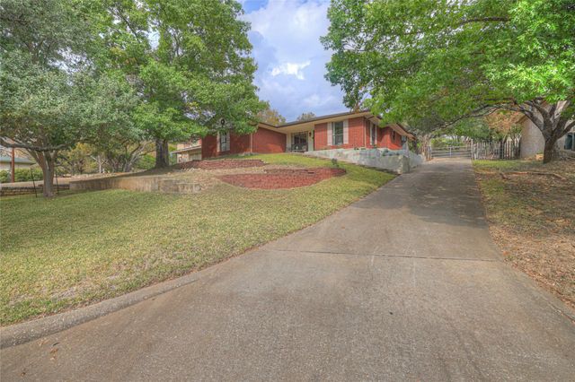 208 Quail Creek DR, San Marcos, TX 78666