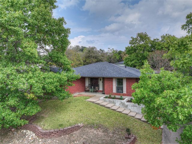 208 Quail Creek DR, San Marcos, TX 78666