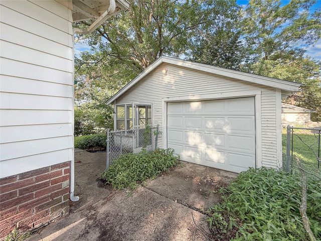 1602 E 32nd Street, Des Moines, IA 50317