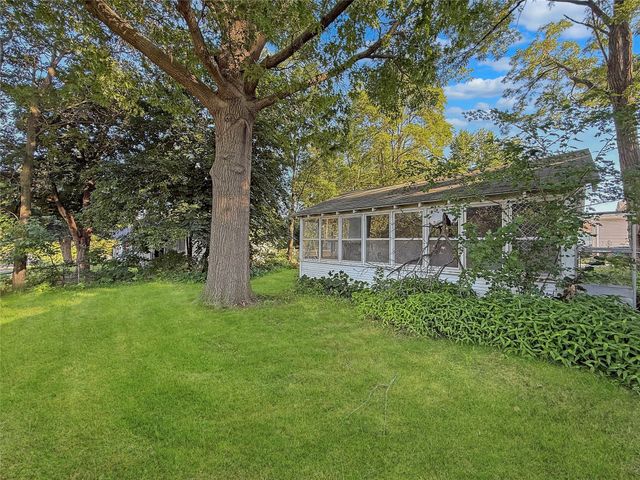 1602 E 32nd Street, Des Moines, IA 50317