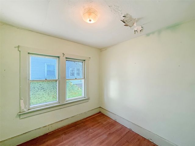 1602 E 32nd Street, Des Moines, IA 50317