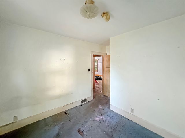 1602 E 32nd Street, Des Moines, IA 50317