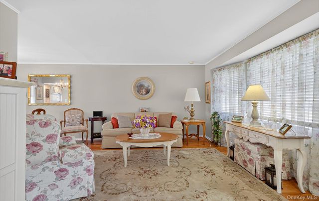 1 Marlowe Place, Greenlawn, NY 11740