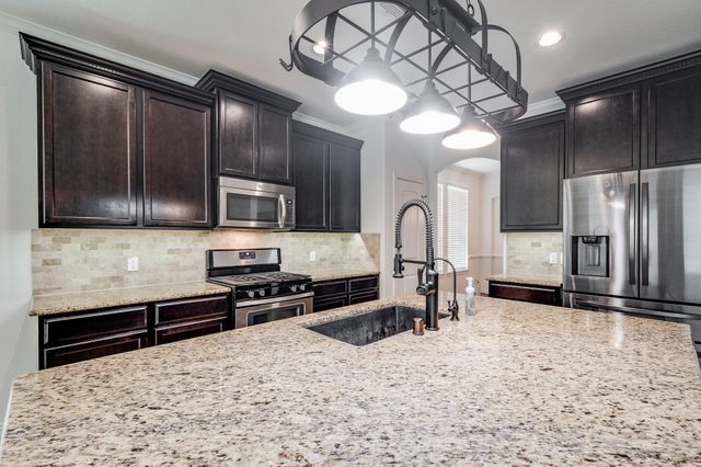 2813 Lost Maples Drive, Pearland, TX 77584
