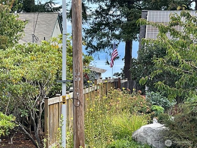 1988 Cascade View Drive, Camano Island, WA 98282