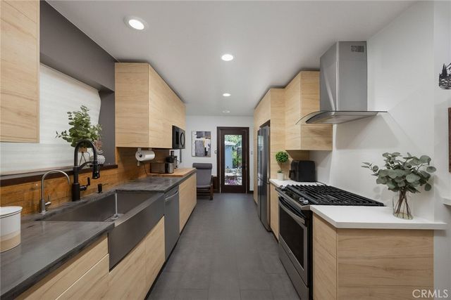 2500 Carlos St, Alhambra, CA 91803