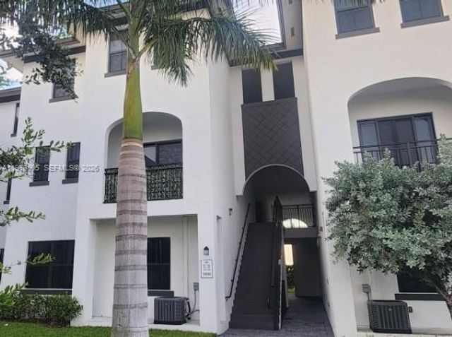 15650 SW 136th St 216, Miami, FL 33196