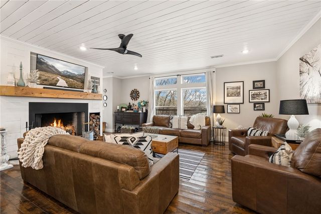 230 Madison 2625, Huntsville, AR 72740