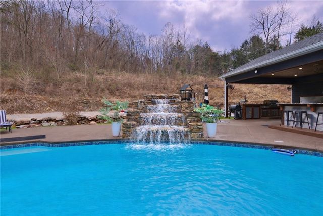 230 Madison 2625, Huntsville, AR 72740