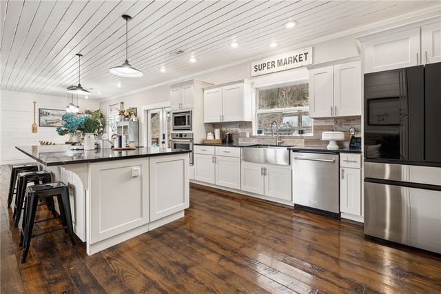 230 Madison 2625, Huntsville, AR 72740