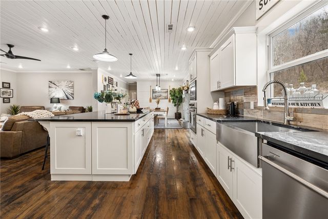 230 Madison 2625, Huntsville, AR 72740