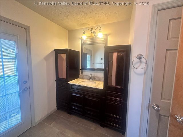 264 Hawthorne Lane, Point Pleasant, WV 25550