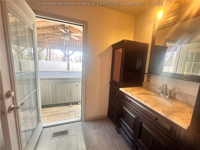 264 Hawthorne Lane, Point Pleasant, WV 25550