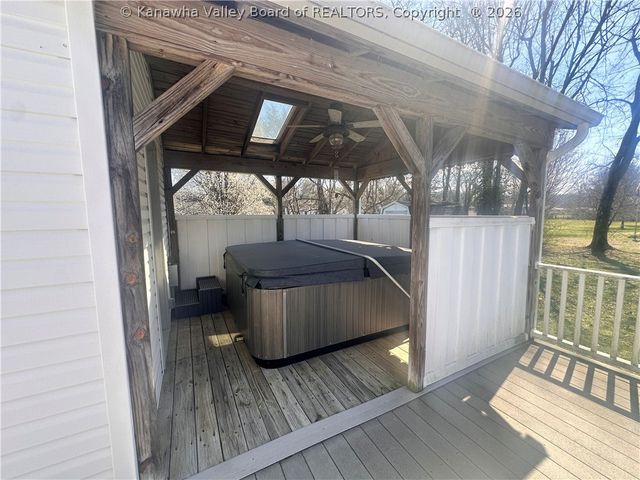 264 Hawthorne Lane, Point Pleasant, WV 25550