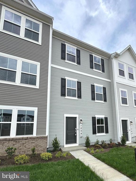 1258 CEDAR VALLEY RD, Ranson, WV 25438