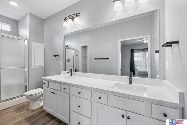 8190 Regent Drive, Lincoln, NE 68507