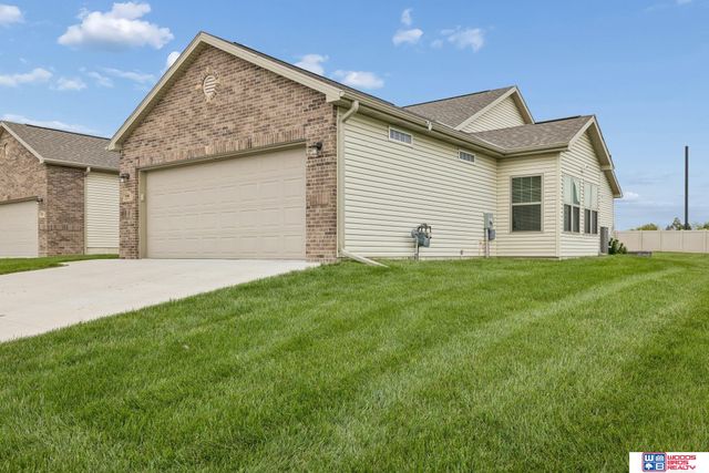 8190 Regent Drive, Lincoln, NE 68507