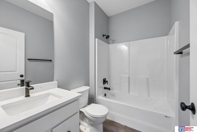8190 Regent Drive, Lincoln, NE 68507