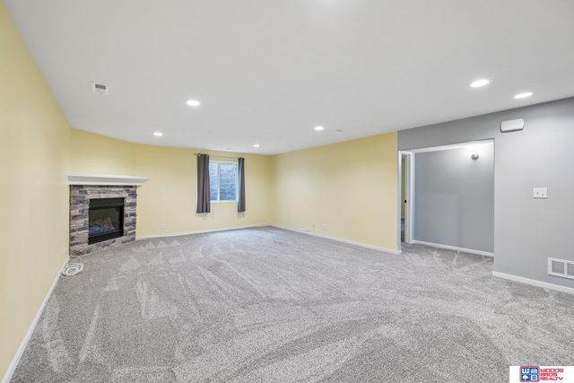 8190 Regent Drive, Lincoln, NE 68507