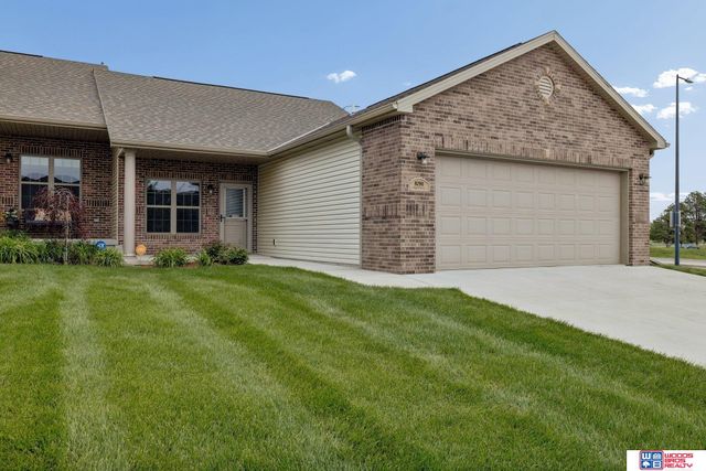 8190 Regent Drive, Lincoln, NE 68507