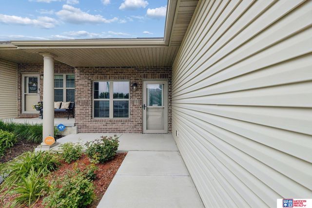 8190 Regent Drive, Lincoln, NE 68507