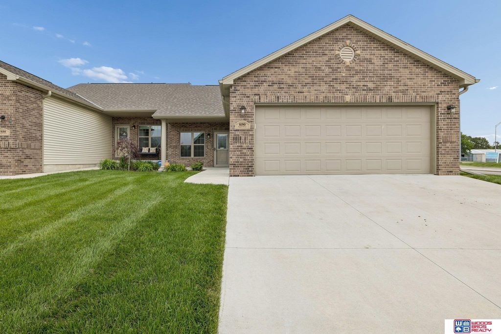 8190 Regent Drive, Lincoln, NE 68507