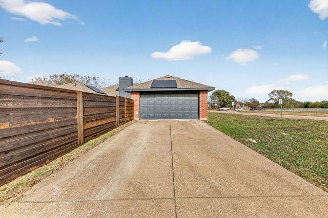 607 Rawlins Drive, Lancaster, TX 75146