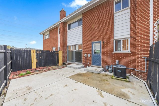 8044 W Lyons Street B, Niles, IL 60714