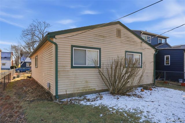 2007 Pearl Avenue, Warren, MI 48091