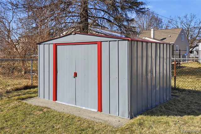 2007 Pearl Avenue, Warren, MI 48091