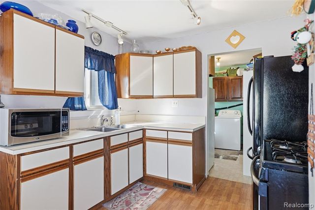 2007 Pearl Avenue, Warren, MI 48091