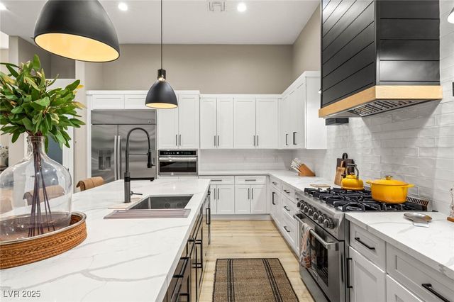 2 EL MACERO Court, Henderson, NV 89052