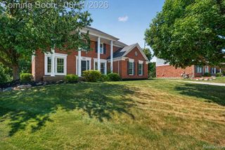 1727 Hillcrest Drive, Rochester Hills, MI 48306