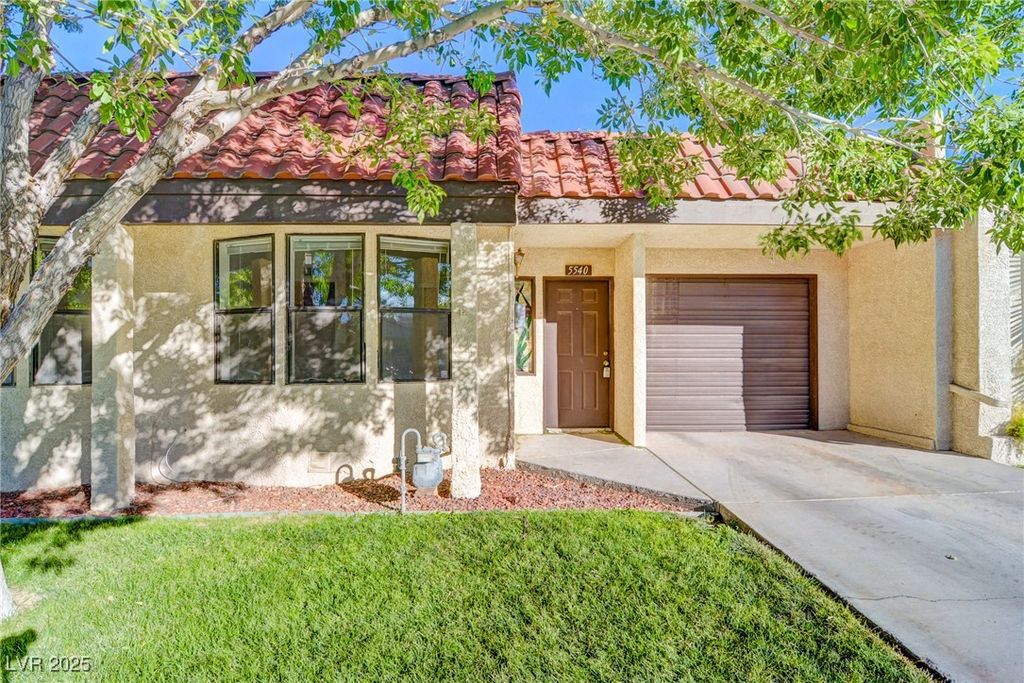 5540 Hobble Creek Drive, Las Vegas, NV 89120