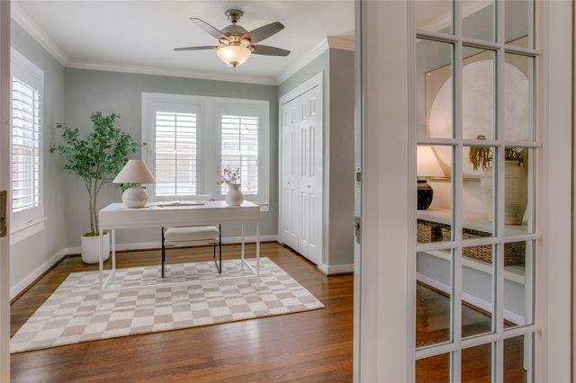 2745 Ivandell Avenue, Dallas, TX 75211