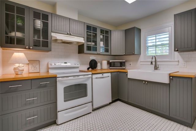 2745 Ivandell Avenue, Dallas, TX 75211