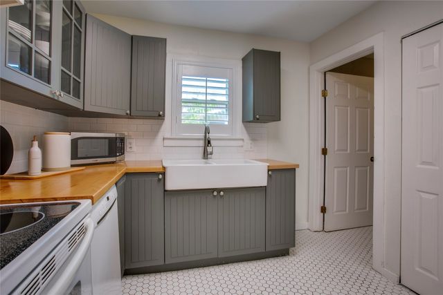 2745 Ivandell Avenue, Dallas, TX 75211