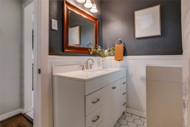 2745 Ivandell Avenue, Dallas, TX 75211
