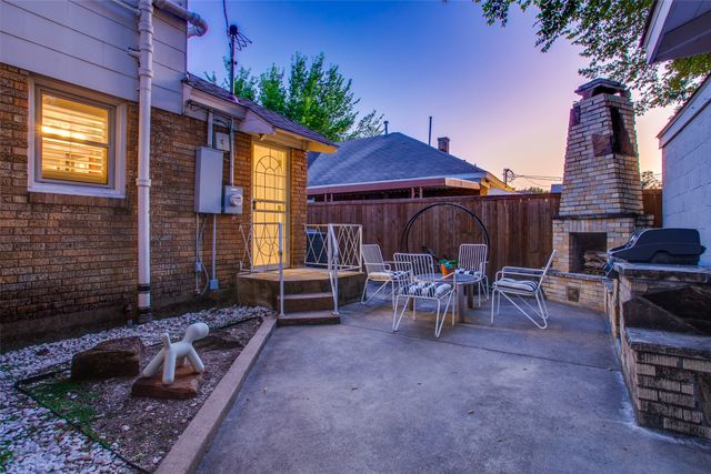 2745 Ivandell Avenue, Dallas, TX 75211