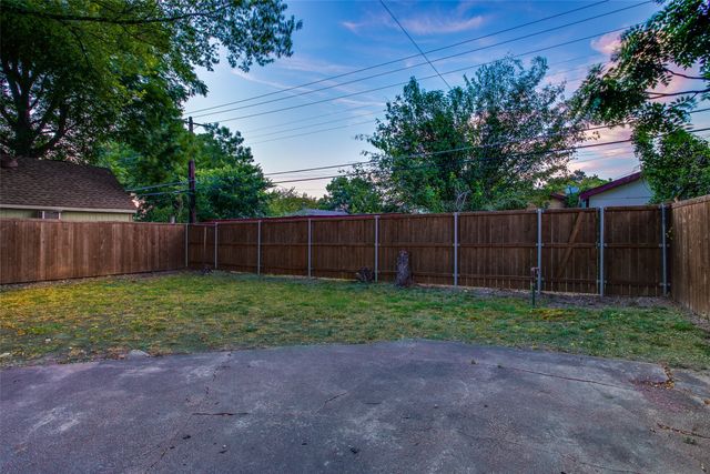 2745 Ivandell Avenue, Dallas, TX 75211