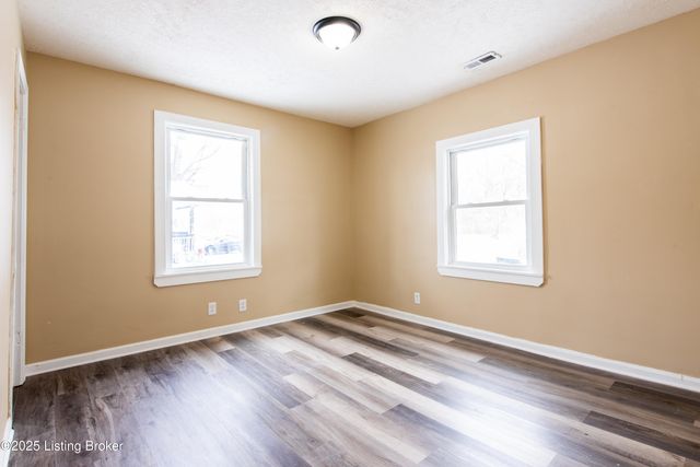 6610 Elmwood St, Louisville, KY 40216