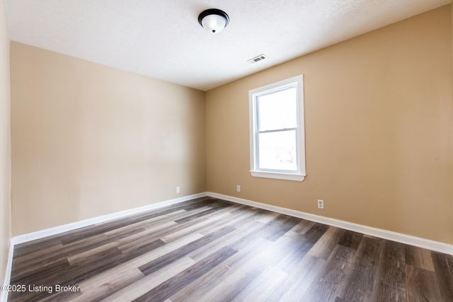 6610 Elmwood St, Louisville, KY 40216